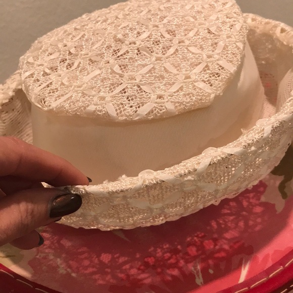 Love this beautiful cream hat. - Picture 2 of 5
